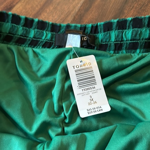 NWT Torrid 3X High Waist Elastic Plastic Green and Black Shorts Ruffled Bottom - Picture 8 of 10